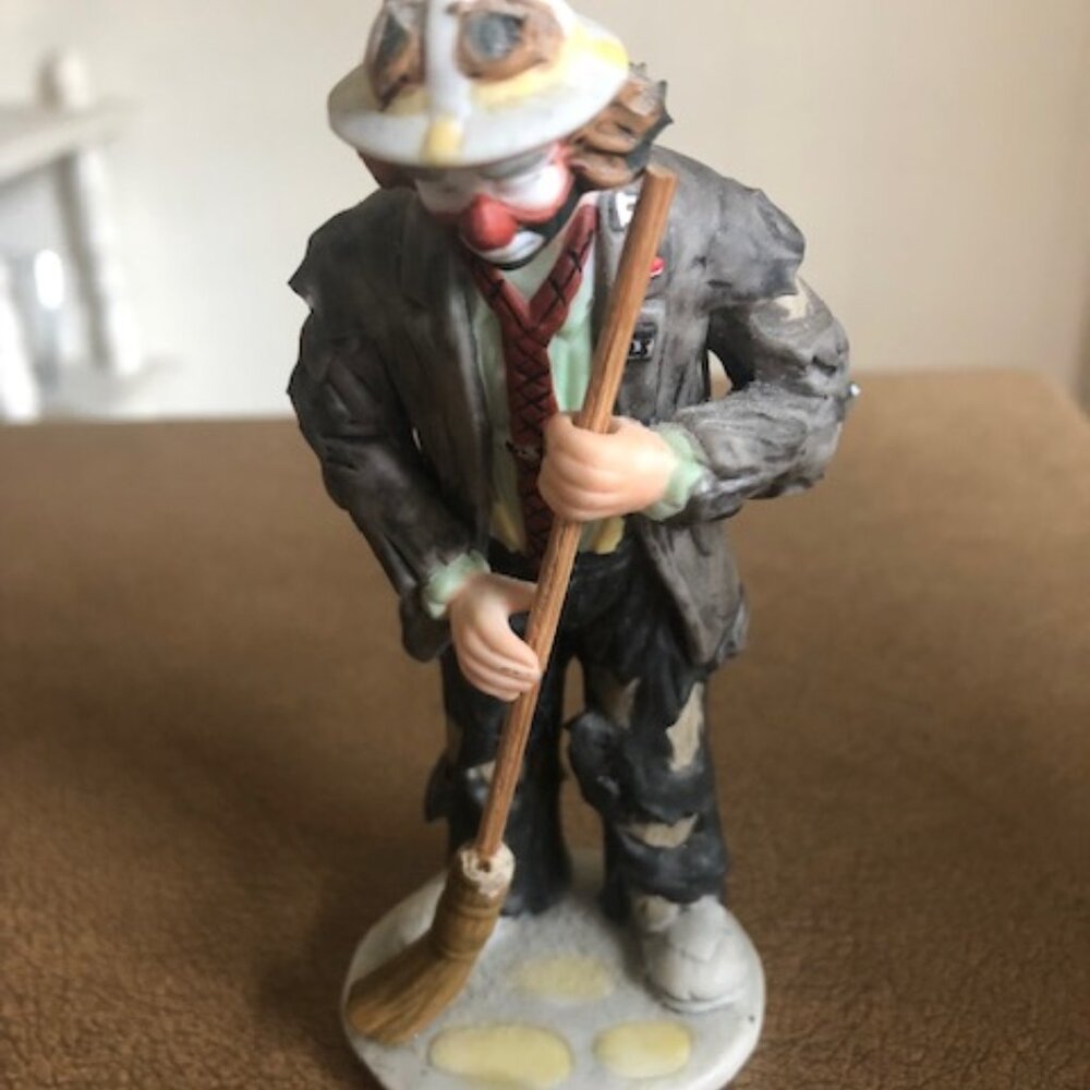 Vintage Emmett Kelly Jr Full Sized ceramic figurine by Flambro "Sweeping Up"